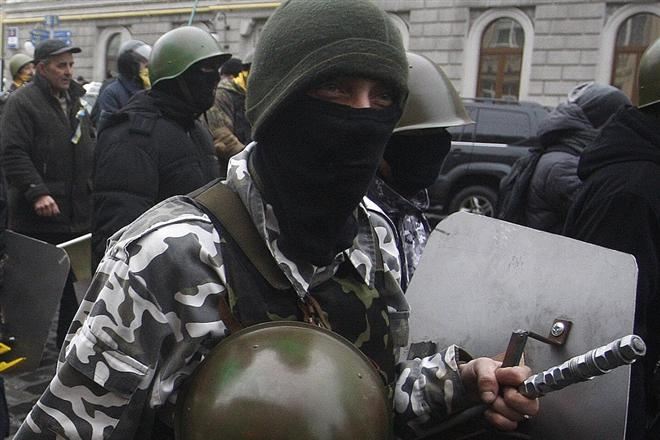 Киевские боевики-радикалы, называюшие себя "Воинами Нарнии"